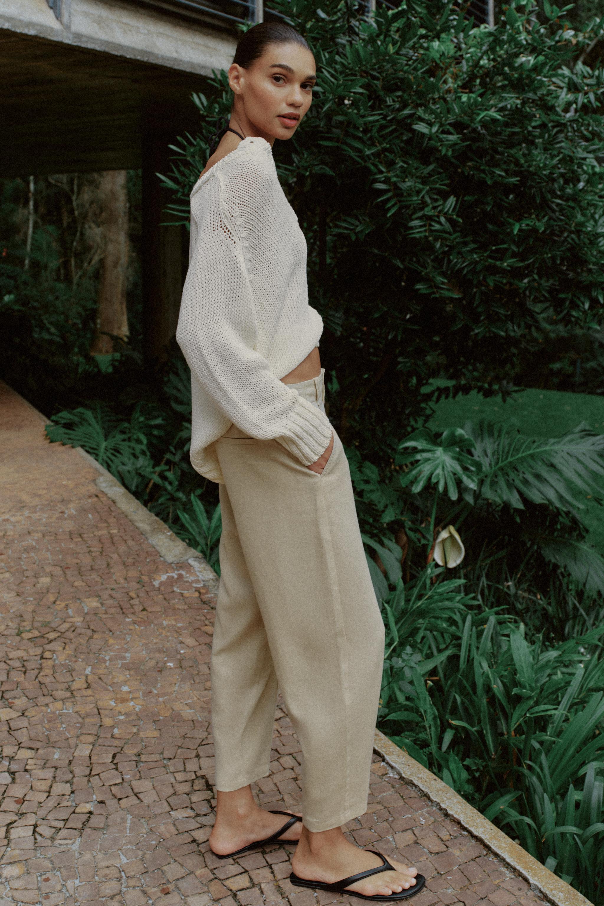 LINEN TAPERED PANTS WITH SEAM DETAIL